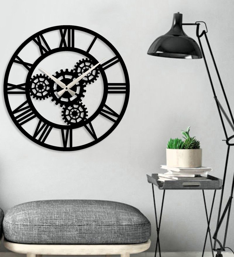 Nast -rimmed wall clock