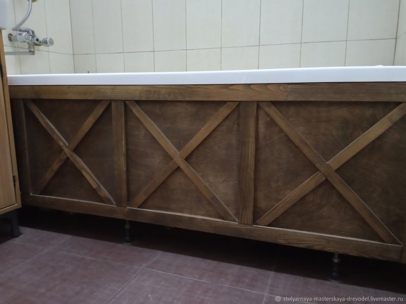 Wooden screen for the bathroom