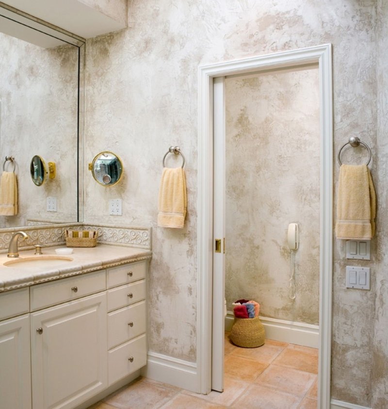 Decorative plaster in the bathroom