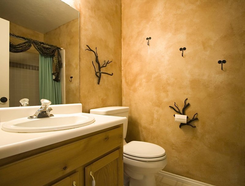 Wall plaster in the bathroom