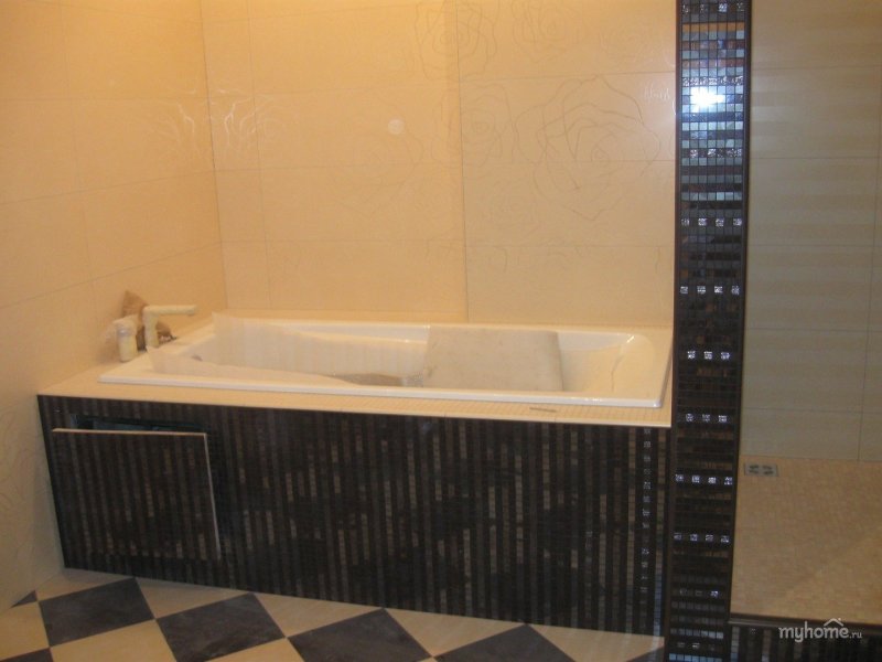 Tile bathroom screen