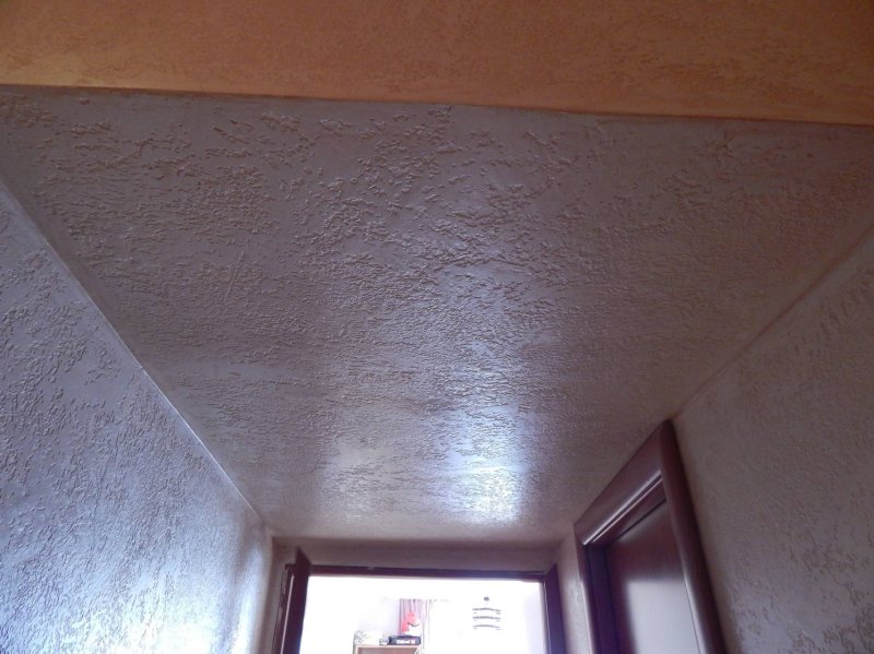 Decorative plaster for the ceiling