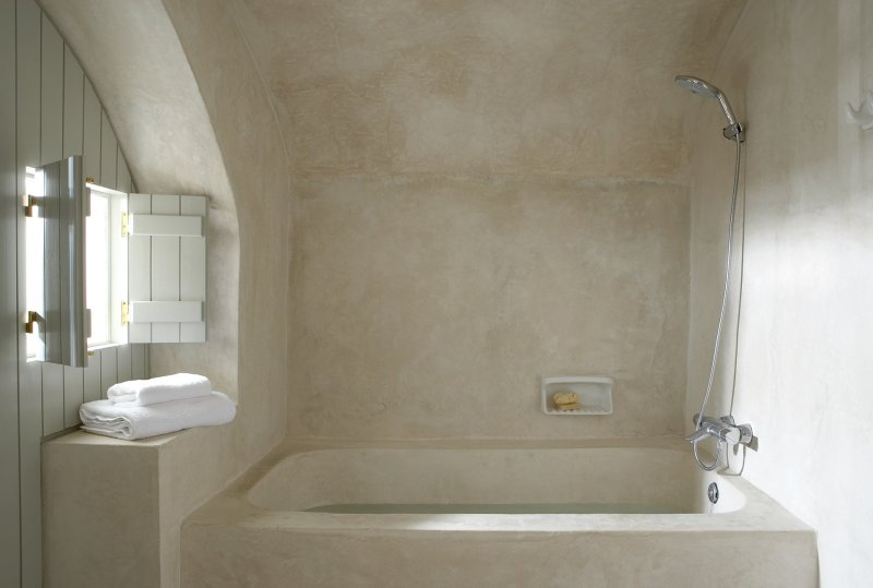 Wall plaster in the bathroom