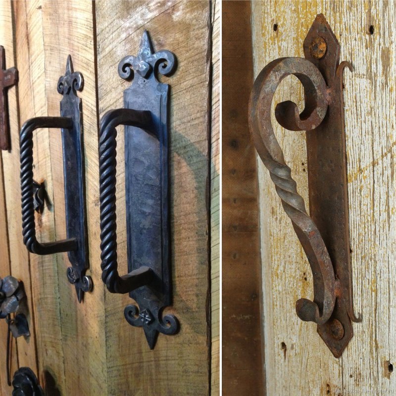 Forged handle on the door