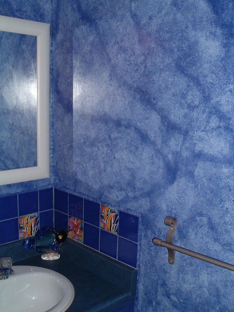 Decorative plaster in the bathroom