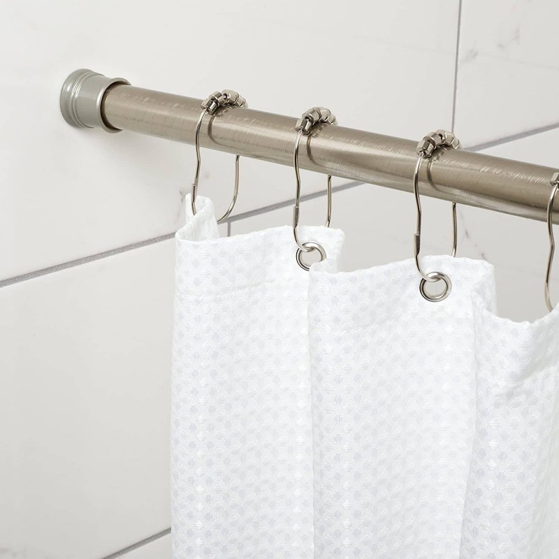 Curtain rod in the bathroom