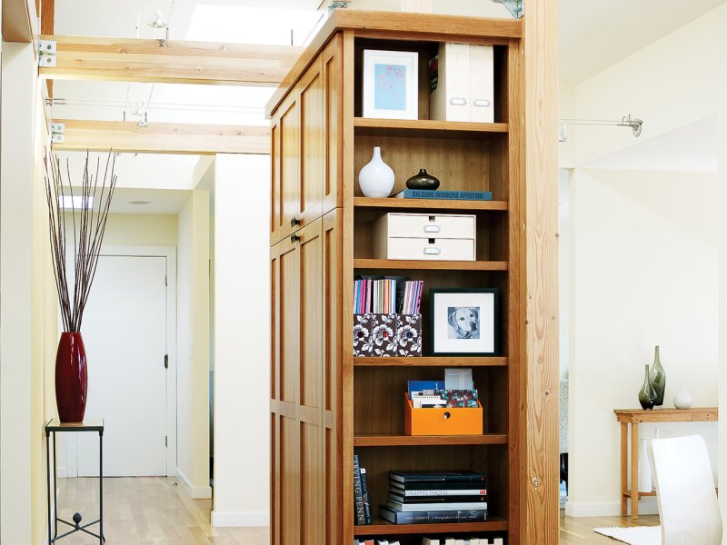 Wardrobe with shelves in the end