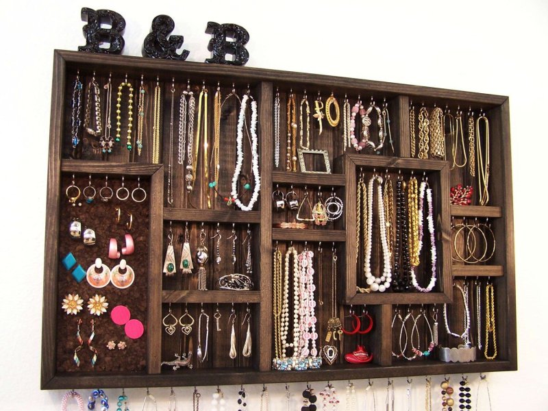 Storage of jewelry