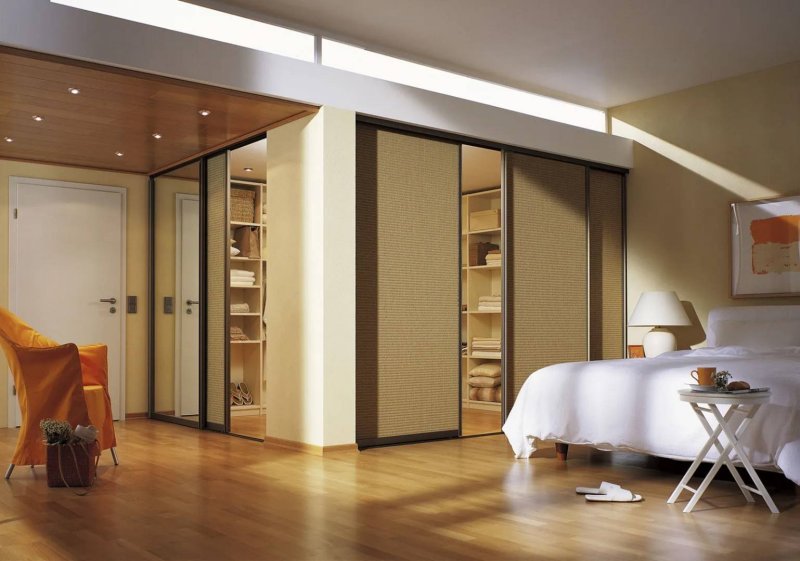 Sliding doors to the wardrobe