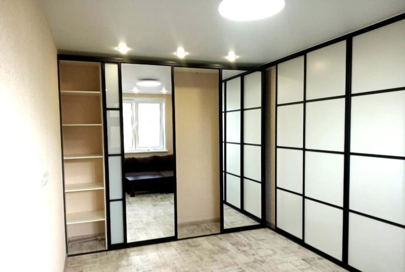 Built -in wardrobe compartment