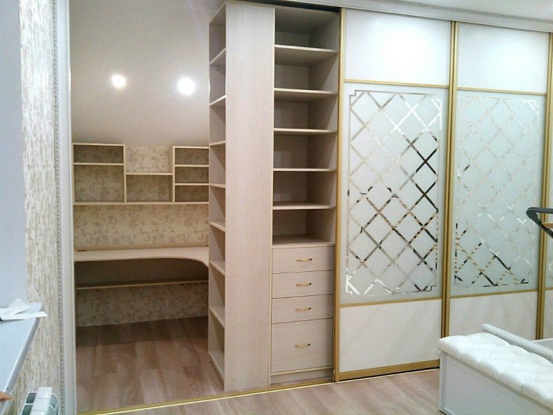 Built -in wardrobe compartment