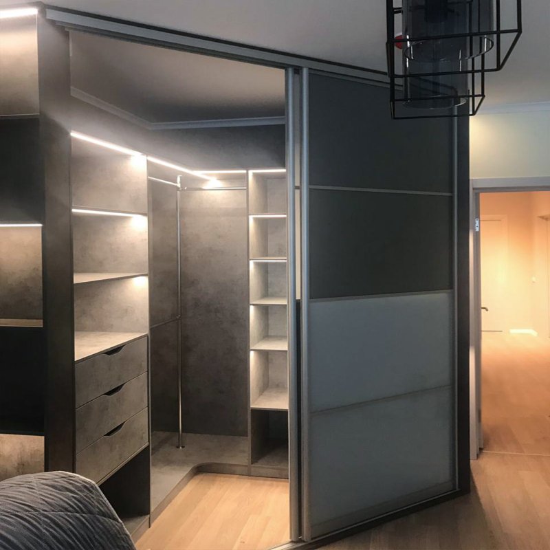 Corner wardrobe