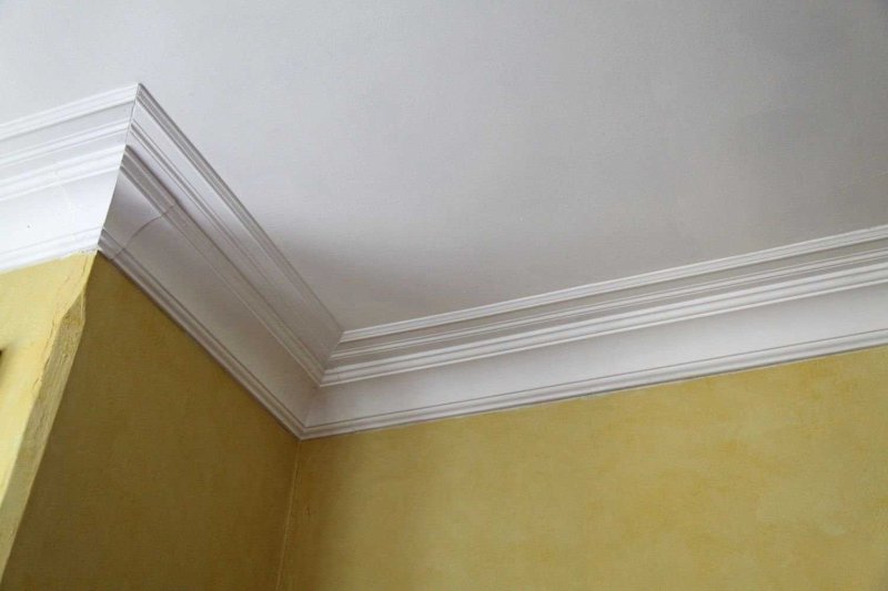 The skirting board is ceiling