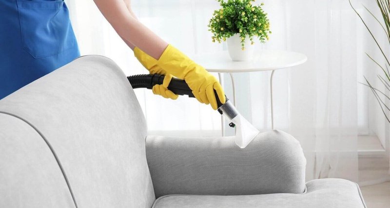 Dry cleaning of carpets and upholstered furniture