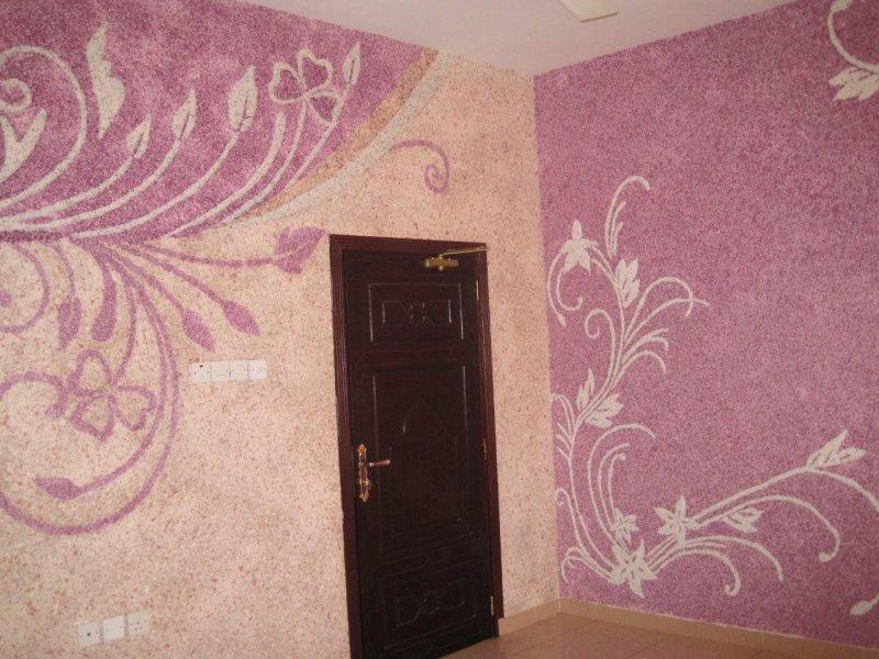 Wall decoration with liquid wallpaper