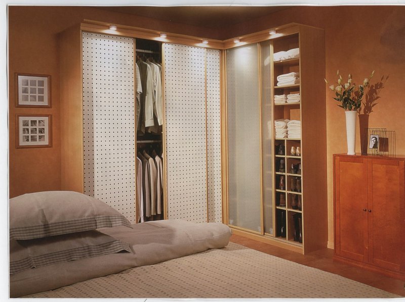 Square in the bedroom design