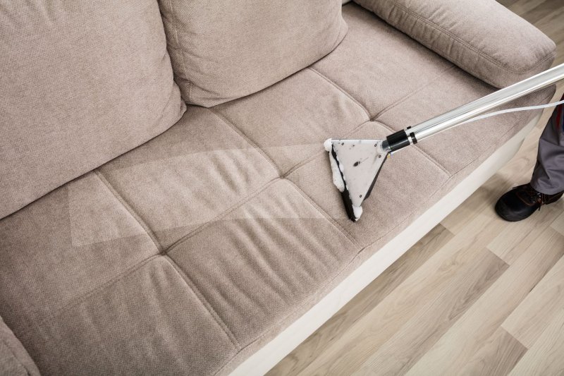 Dry cleaning of the sofa at home