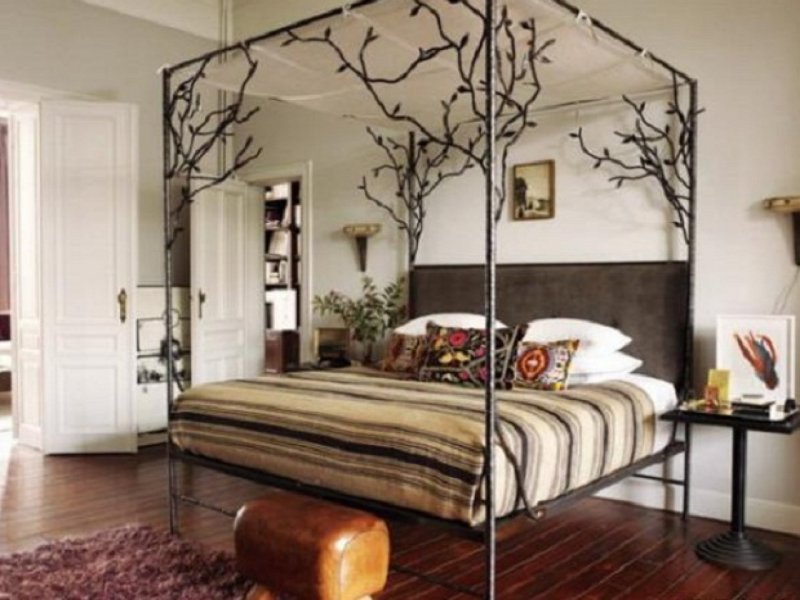 Forged bed in the interior