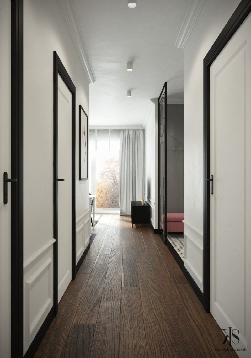 Black skirting board in the interior