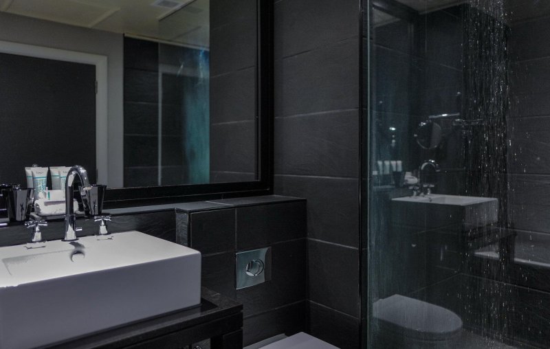 Black bathroom design