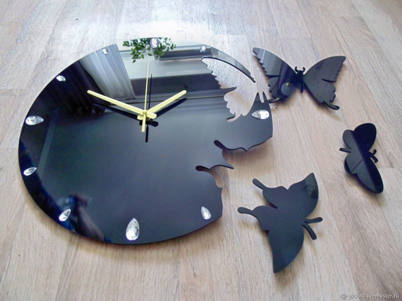 Clock butterfly