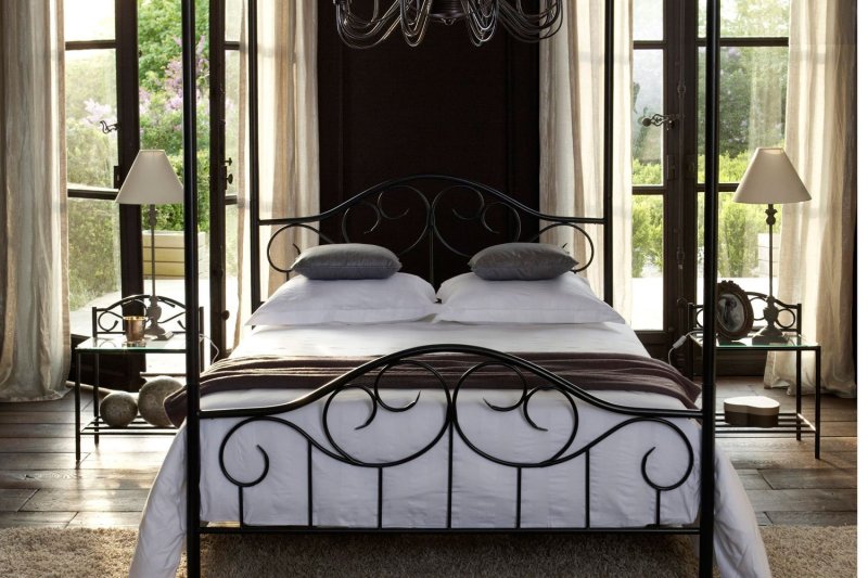 Forged bed