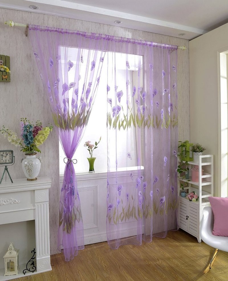 Tulle without curtains in the interior