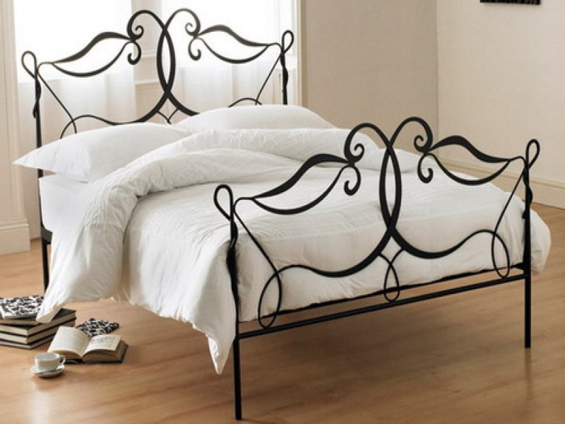 Metal bed