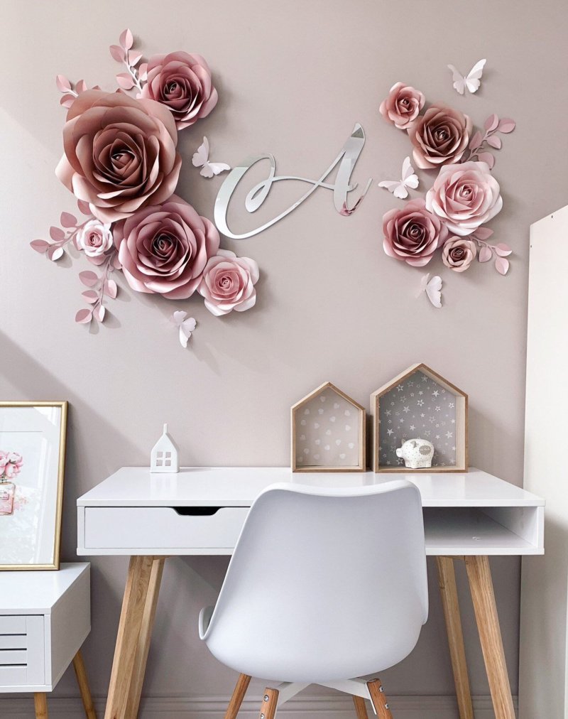 Volumetric flowers on the wall decor