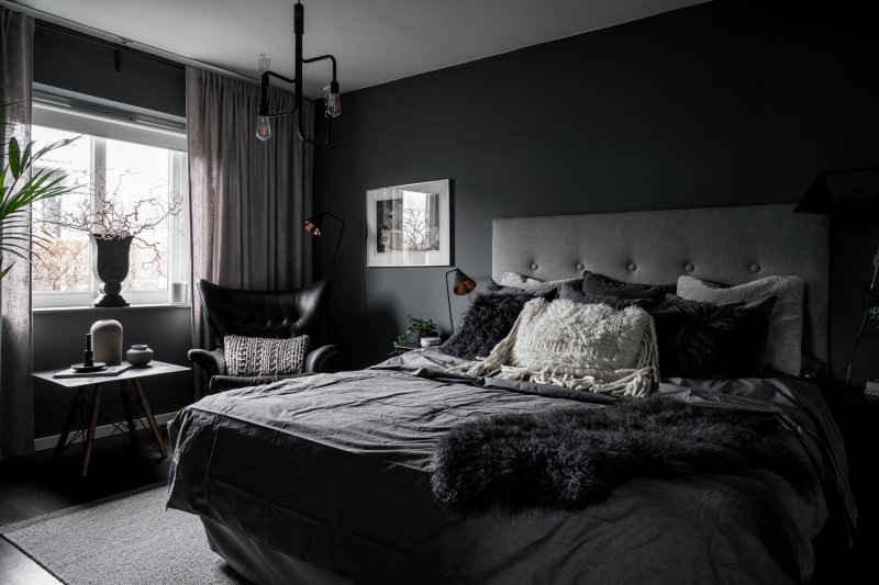 Black tones bedroom