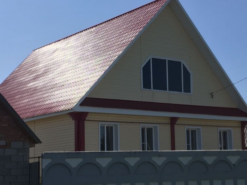 Contracths of the roof from corrugated board