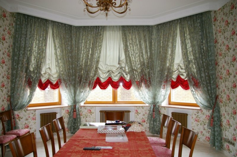 Austrian curtains