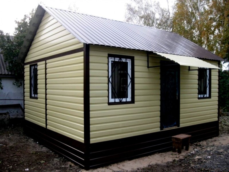 The finish of the change house with siding