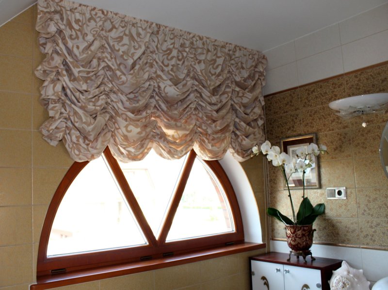 Marquis curtain