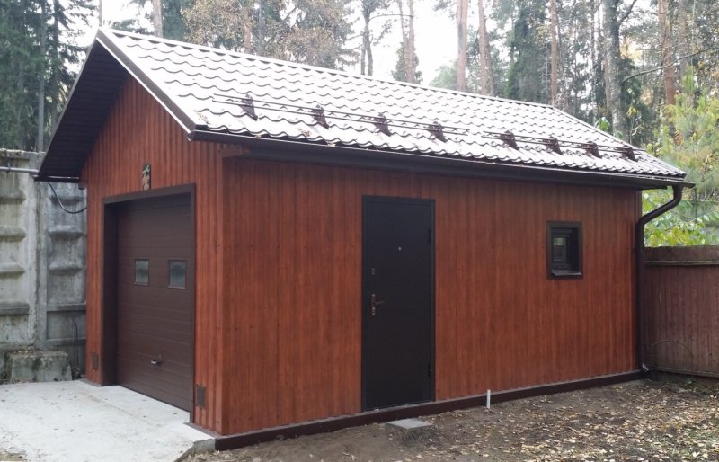 Garage from corrugated board