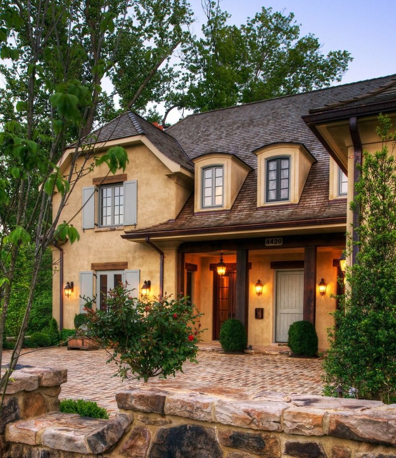 House in style French Provence exterior