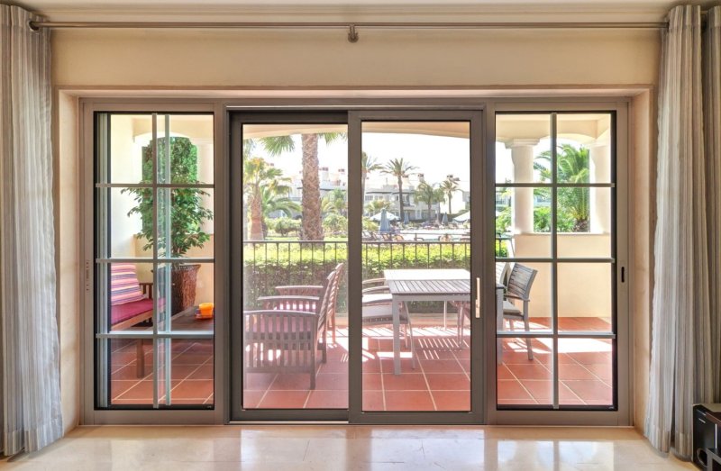 Sliding doors to the balcony