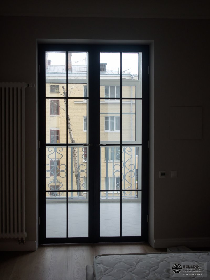 French doors to the balcony