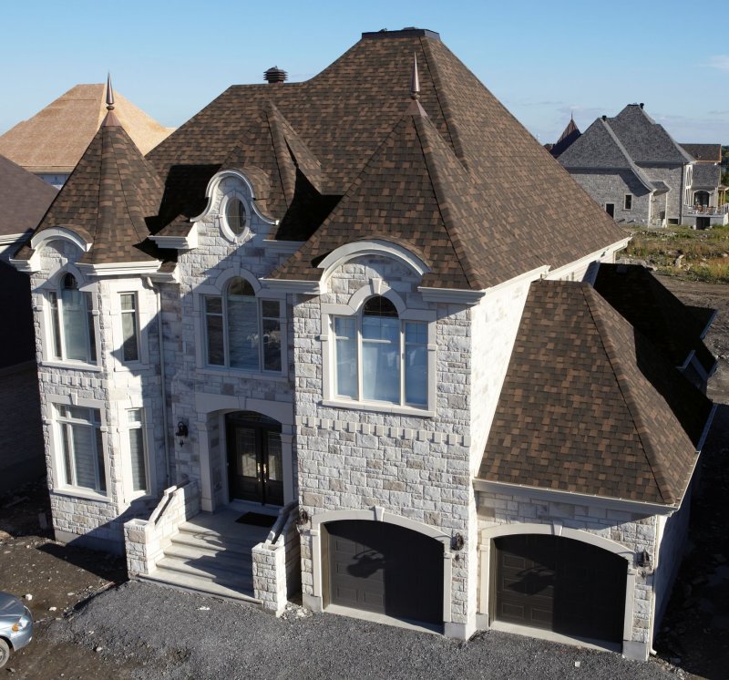 Soft roof on the facade