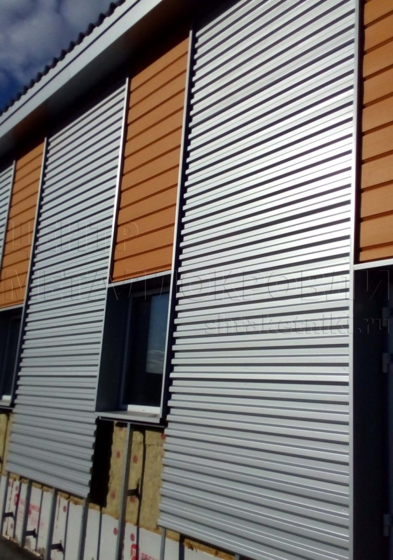 Metal siding for outdoor decoration of the house