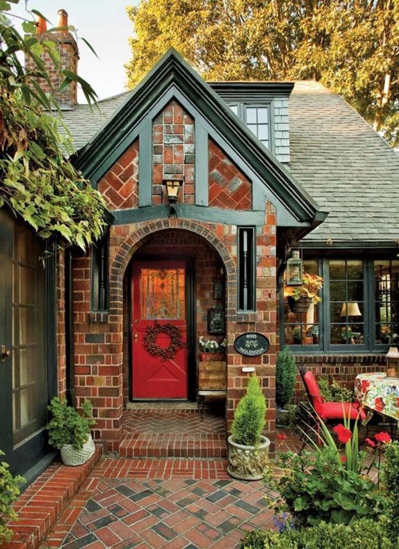 Tudor Revival Cottage style)