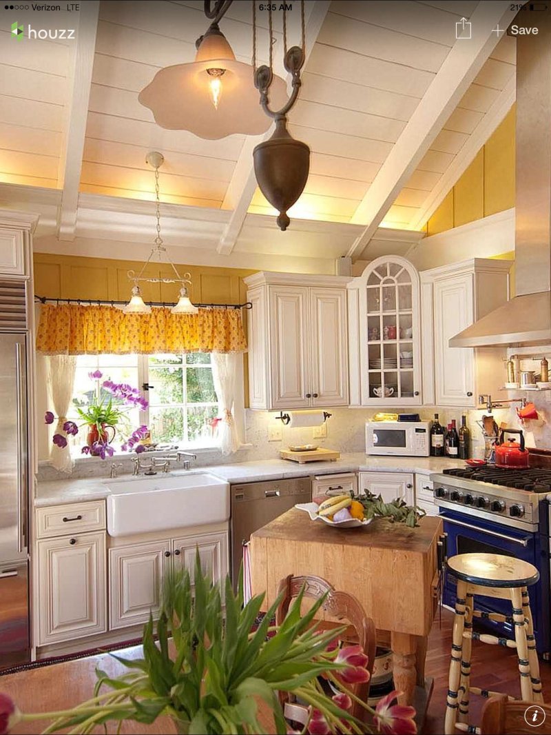 Kitchen design in a country house