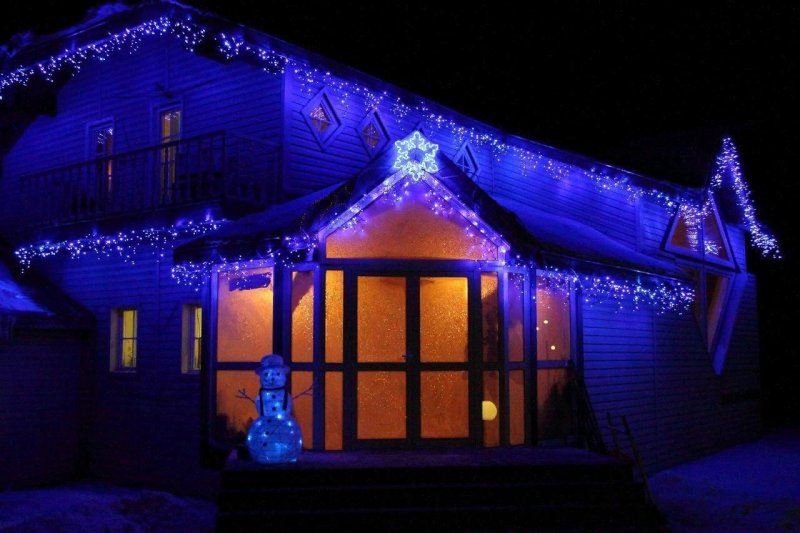 Decoration of houses with garlands