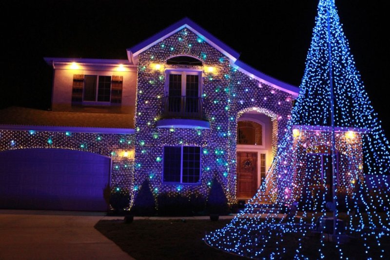 Decoration of the house with garlands