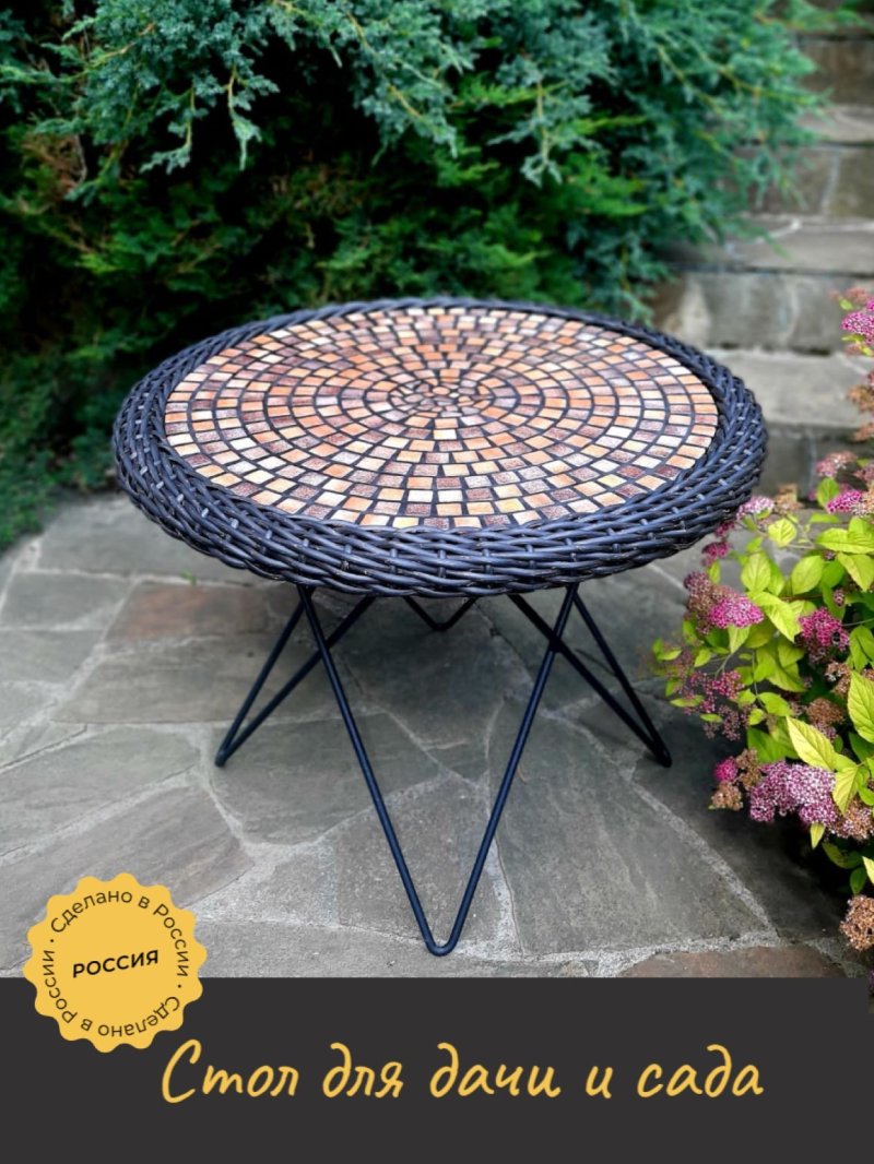 Garden table with mosaic white