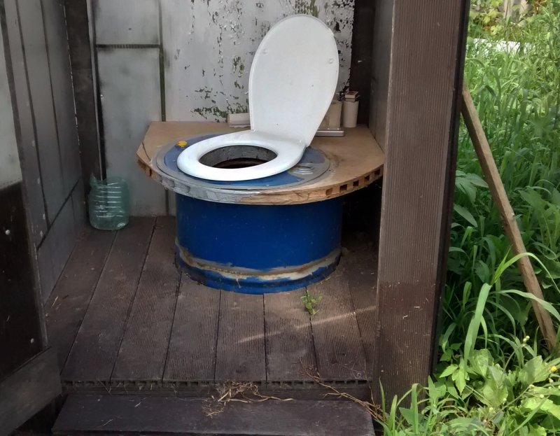 Toilet from the barrel