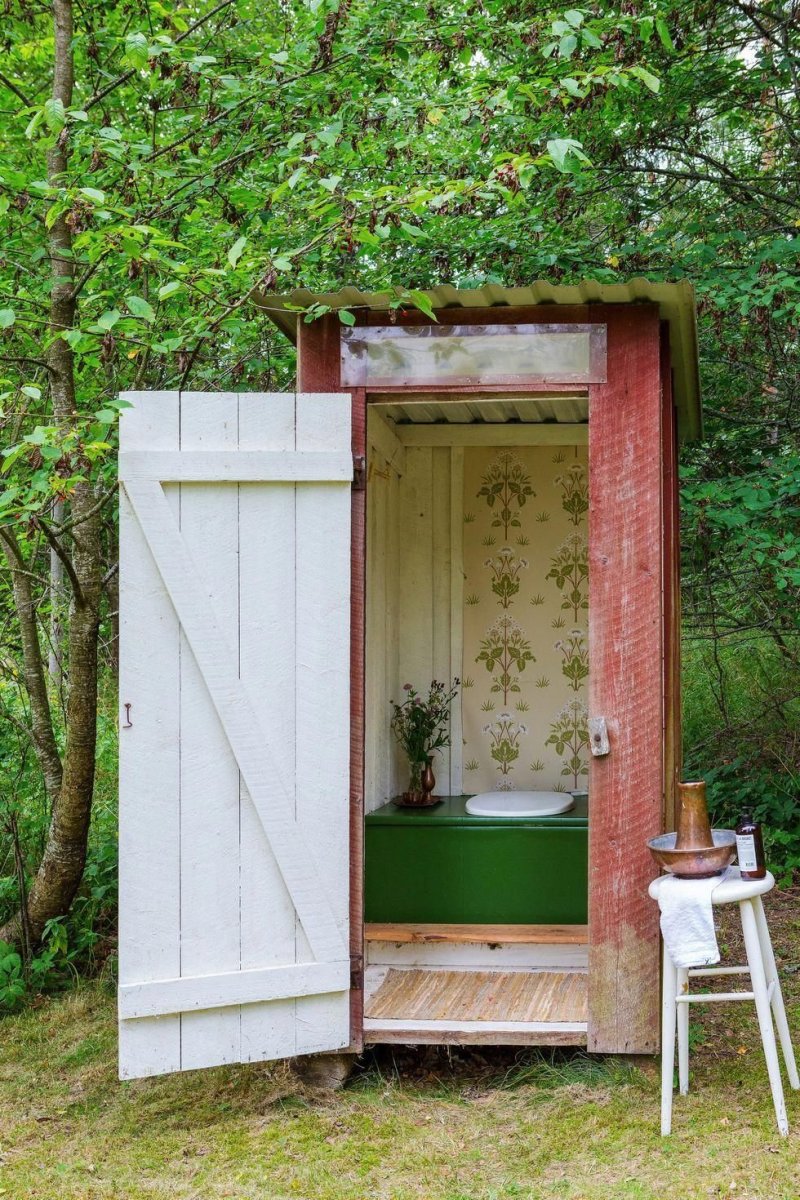 The ideas of a summer toilet