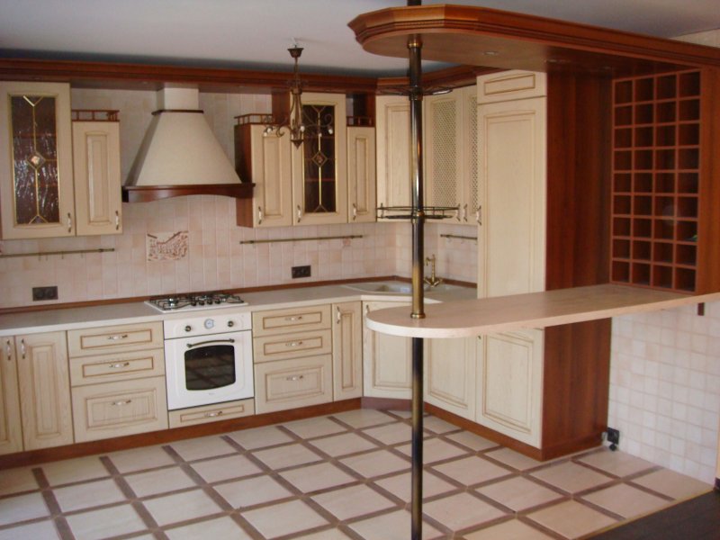 Classic kitchen with a bar