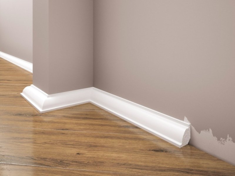 The floor skirting board