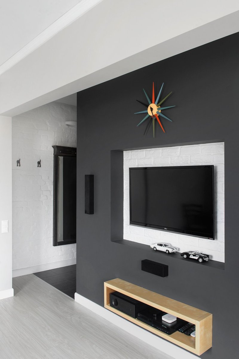 Wall design with TV